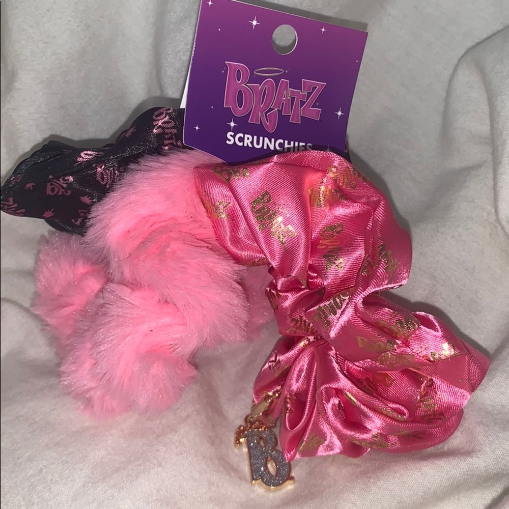 (1 left) BRATZ SCUNCHIES
